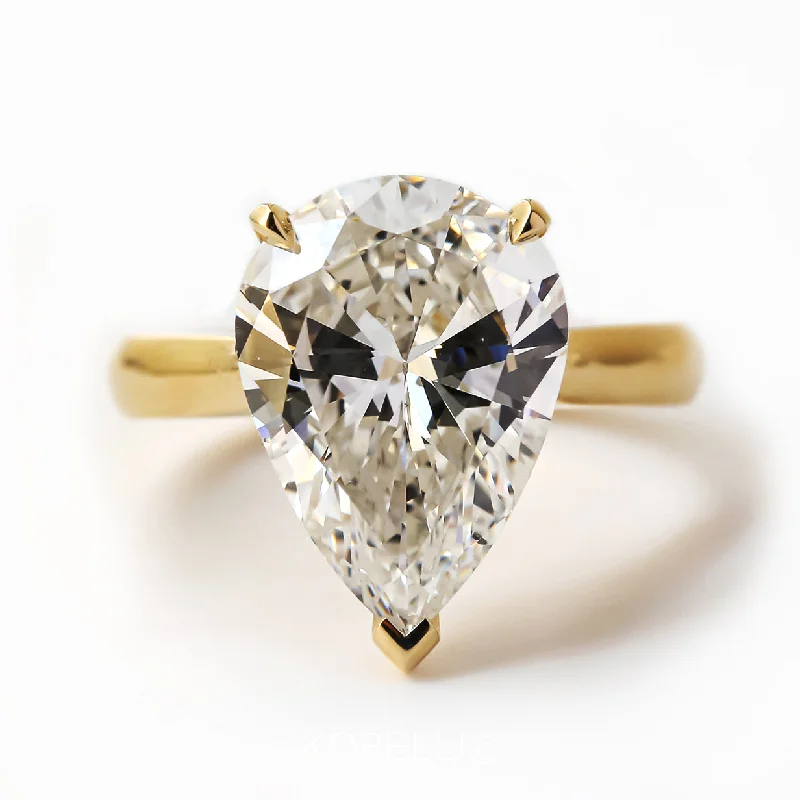 Affordable Gold-Plated Jewelry For Modern Fashion Ritz 5.84ct Diamond Ring (GIA)
