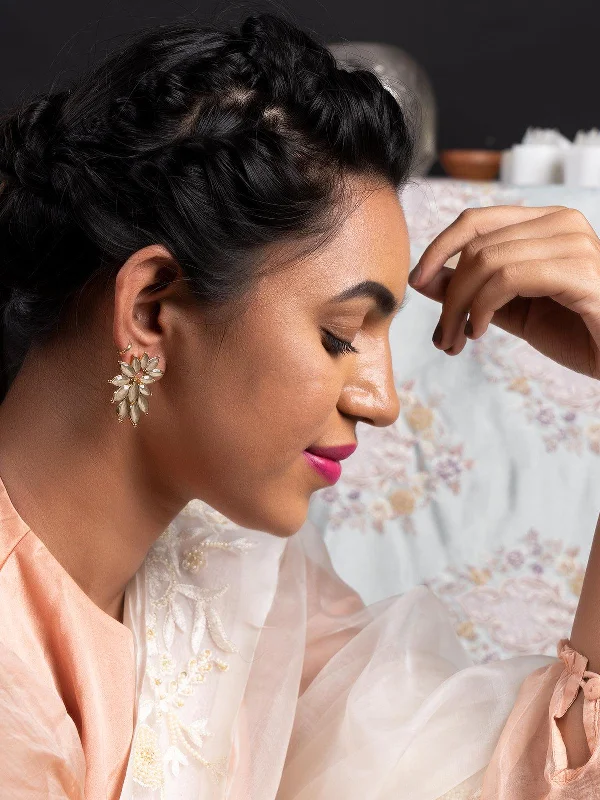 Jewelry Clearance – Final Chance To Save Big Odette Women Grey Pretty Floral Studs