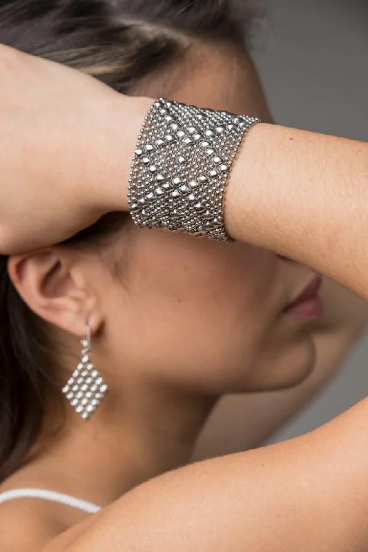 Timeless Beauty, Unbeatable Deals – Jewelry Sale On DIAMOND PATTERN BRACELET