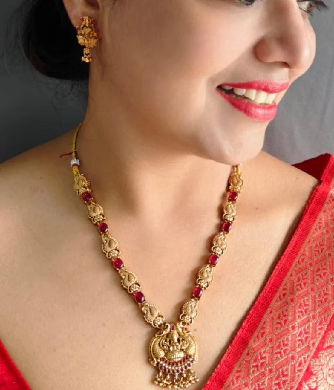 Discounted Luxury Jewelry – Shine Without The Splurge Gold plated Ruby Red colored stone Necklace Set Discounted Luxury Jewelry – Shine Without The Splurge Gold plated Ruby Red colored stone Necklace Set