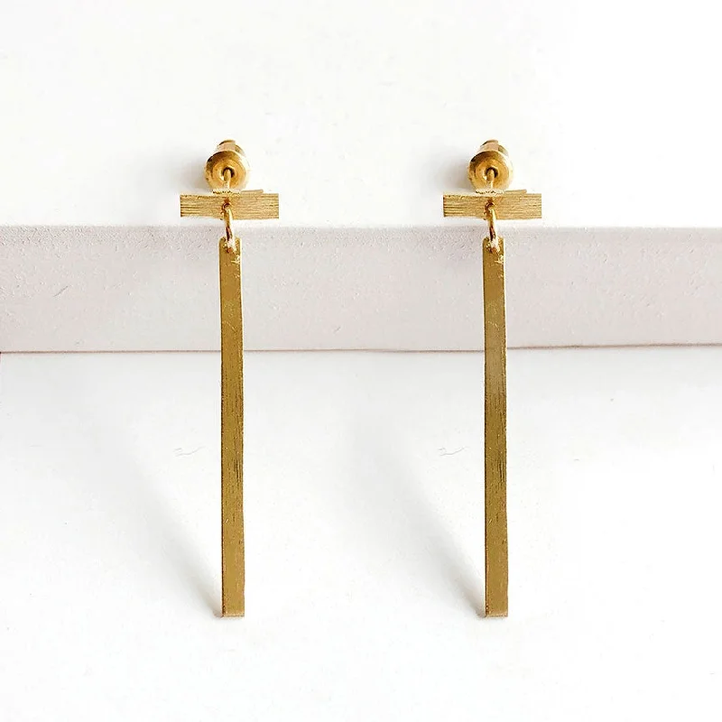 Breathtaking Jewelry At Limited-Time Savings Elegant Bar Post Earrings, India