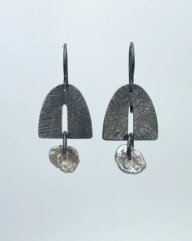 Eco-Friendly Sustainable Jewelry For Conscious Buyers Heather Guidero Small Arch Slot with Biwa Pearl Earrings Eco-Friendly Sustainable Jewelry For Conscious Buyers Heather Guidero Small Arch Slot with Biwa Pearl Earrings