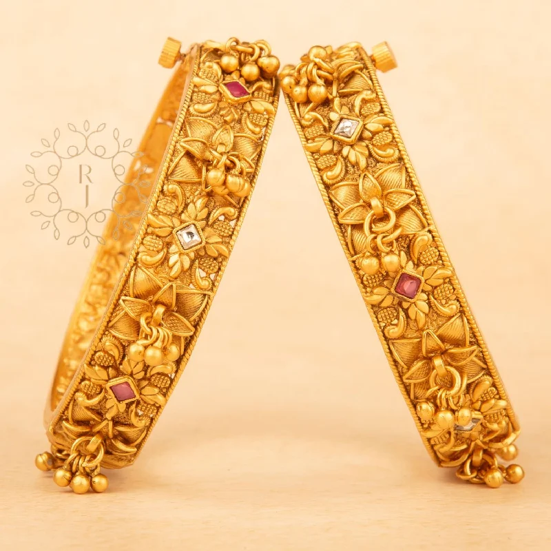 Exclusive Jewelry Sale – Shine For Less Raddhi Jewels Designer Premium Quality Rajwadi Gold Plated Brass Openable Kada/Bangles Set